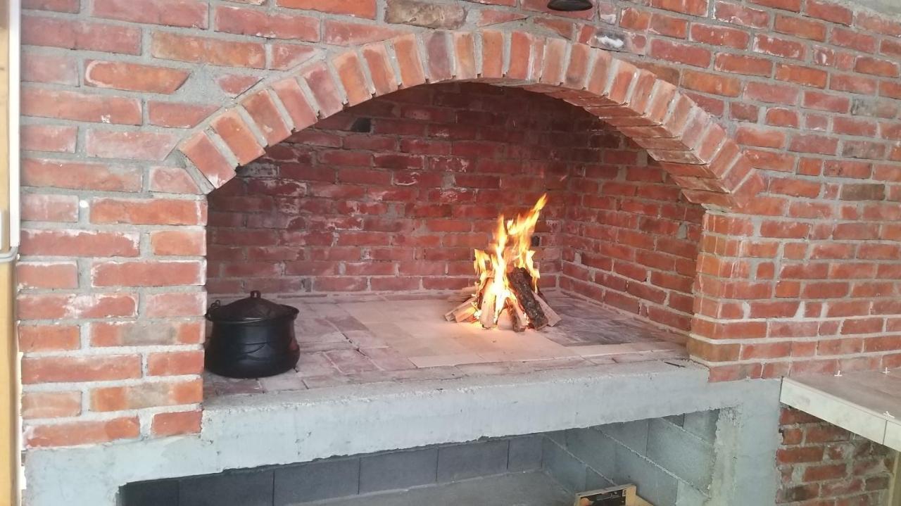 Studio Apartman Sajra Kulen Vakuf Exteriör bild